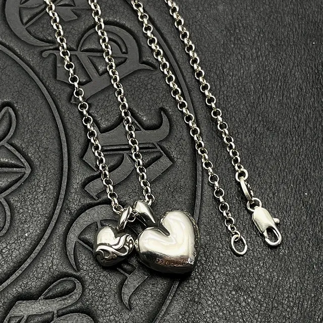 Chrome Hearts Collier Triple Cœur Chaîne Argentée Noire avec pendentifs 7