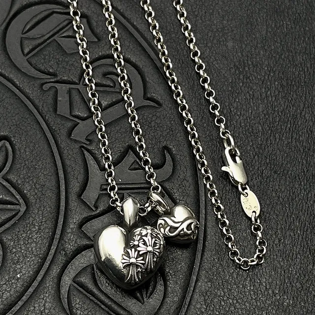 Chrome Hearts Collier Triple Cœur Chaîne Argentée Noire avec pendentifs 8