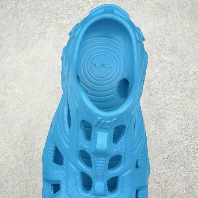 Crocs Classic Clog Blue Molded Foam Clog 6