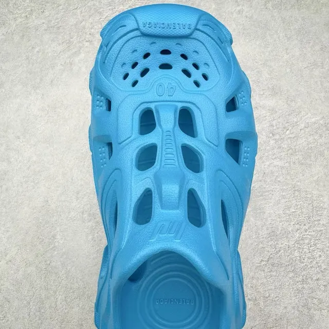 Crocs Classic Clog Blue Molded Foam Clog 7