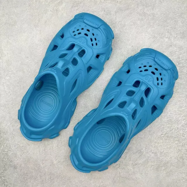 Crocs Classic Clog Blue Molded Foam Clog 8