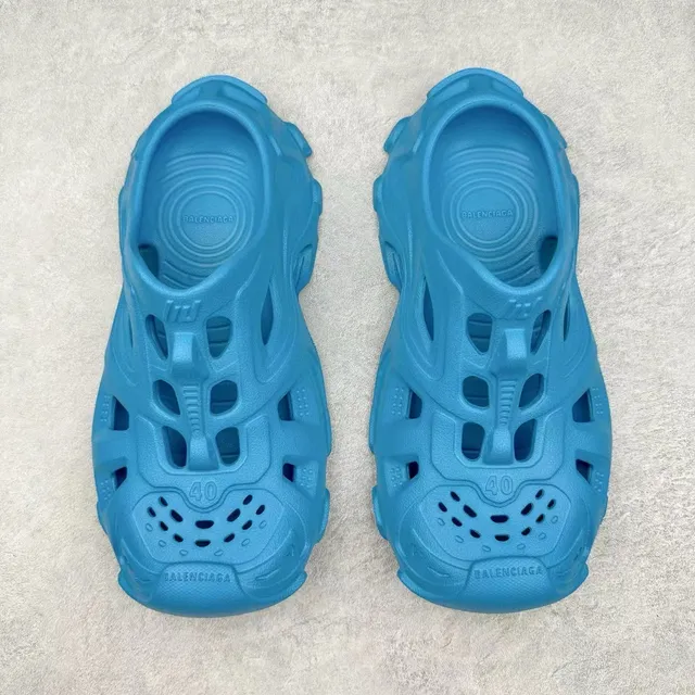 Crocs Classic Clog Blue Molded Foam Clog 9