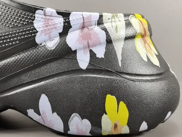 Crocs Echo Clog Floral Print Black Platform Clogs 6