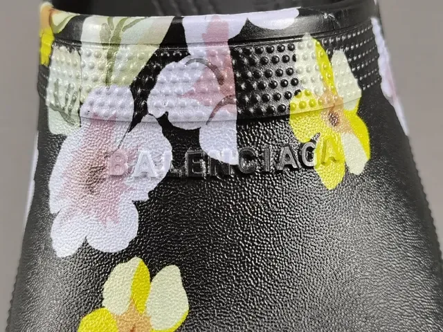 Crocs Echo Clog Floral Print Black Platform Clogs 8
