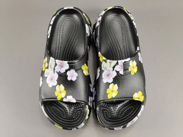 Crocs Echo Clog Floral Print Black Platform Clogs 16