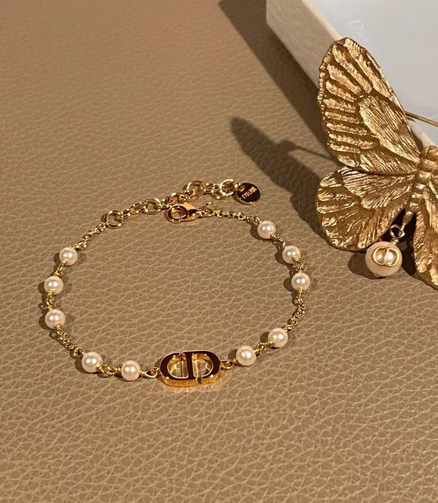 Dior Addict Broche Papillon Texturé Or Blanc Perle Pendante 3