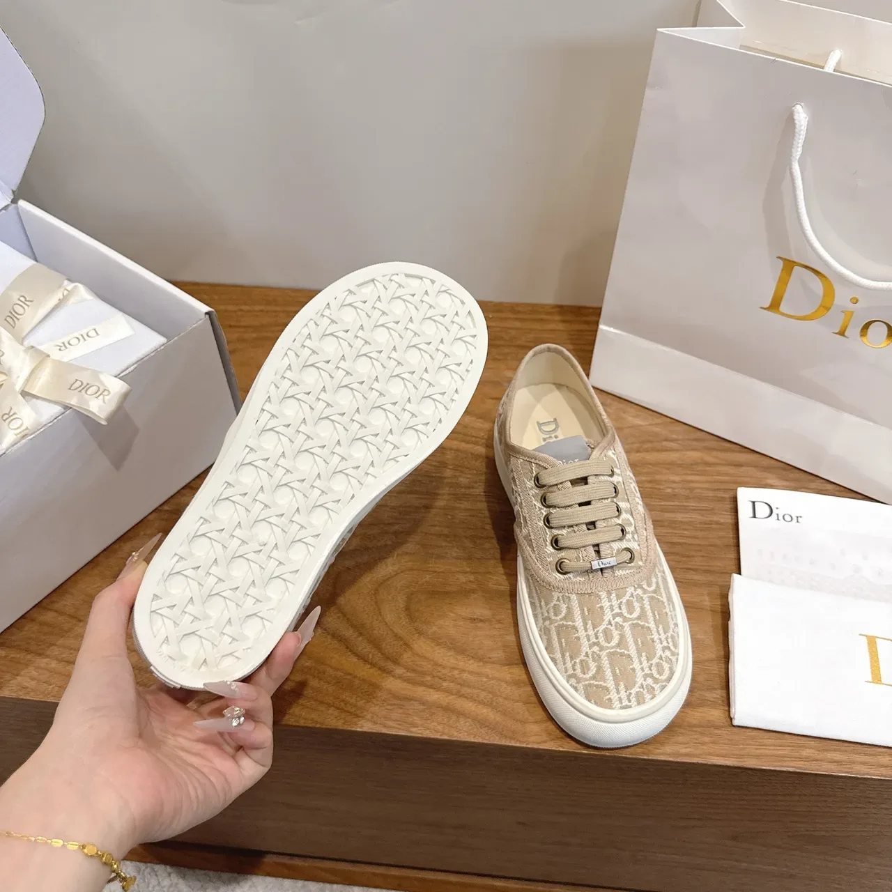 Dior Zapatillas Beige y Blanco Monogram Jacquard Canvas Low-Top con Cordones Lifestyle 2