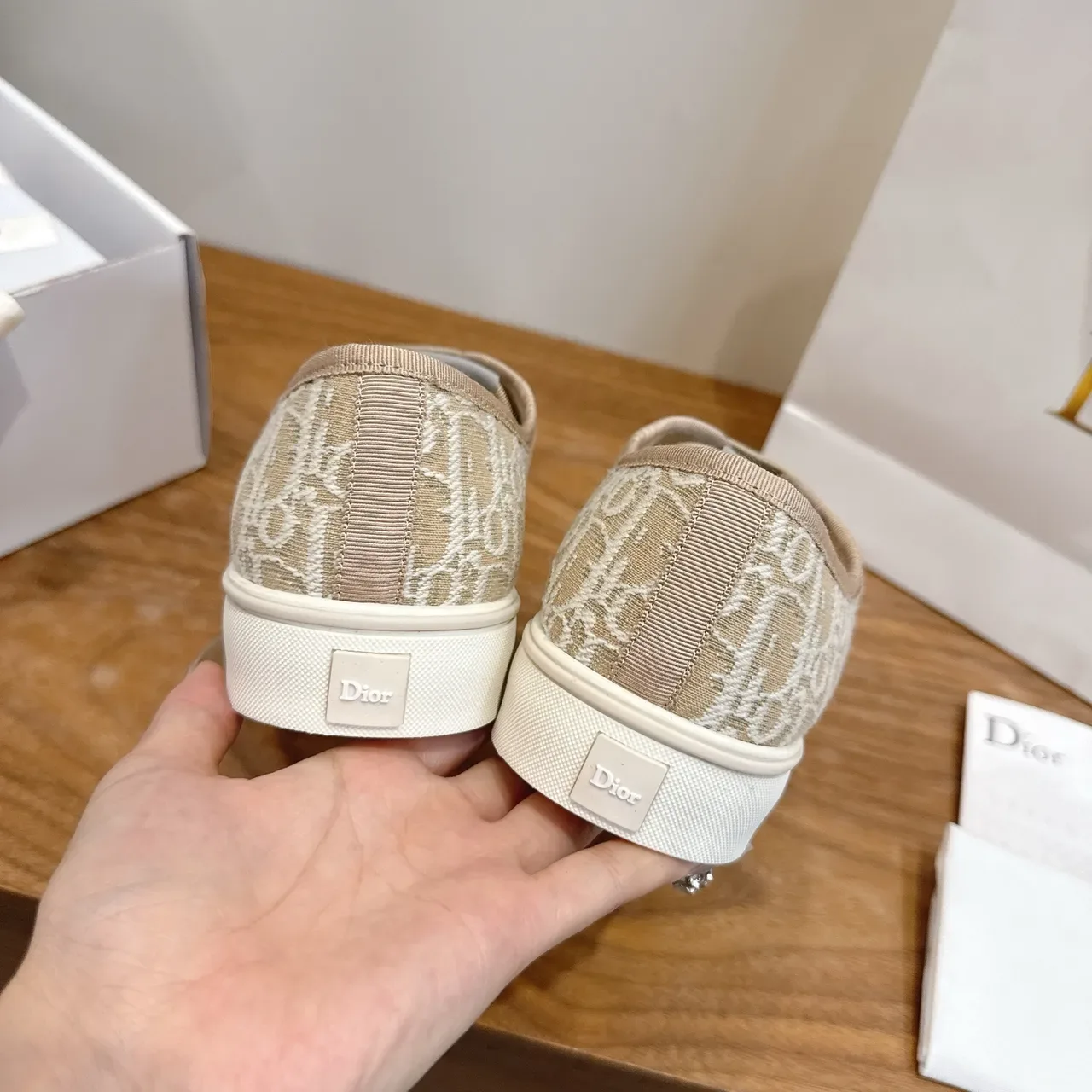 Dior Zapatillas Beige y Blanco Monogram Jacquard Canvas Low-Top con Cordones Lifestyle 3
