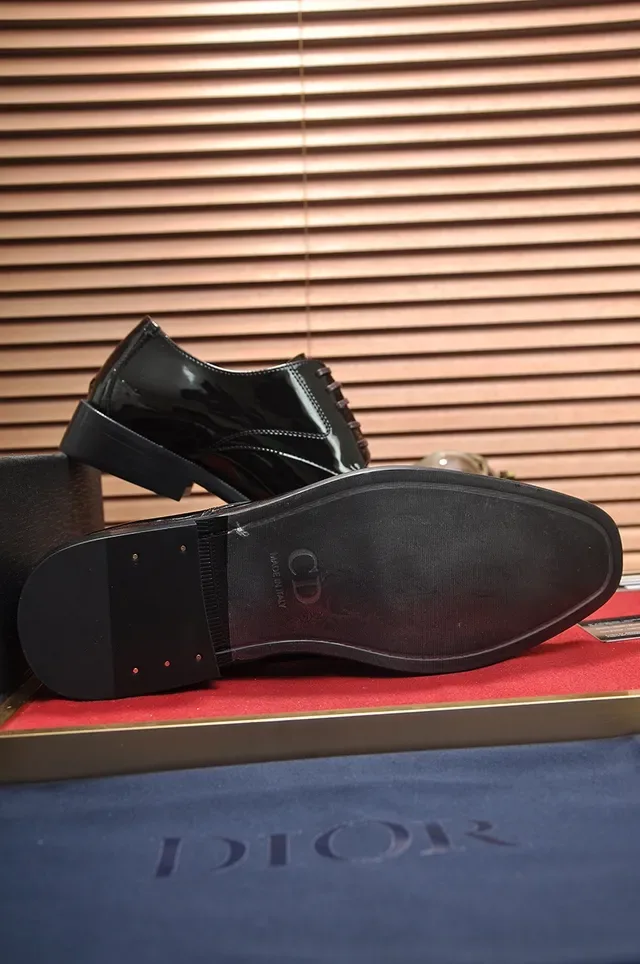 Dior Sapatos Oxford Preto e Marrom Acabamento Alto Brilho Ponta de Cap 3