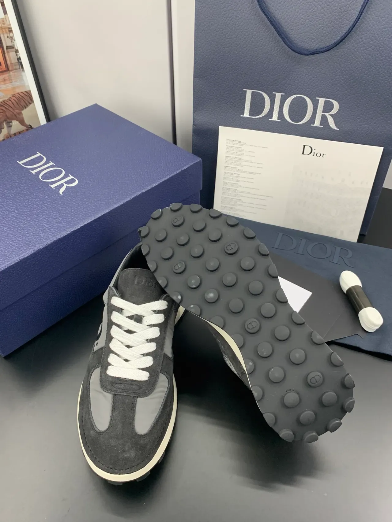 Dior Sneakers Lifestyle Noir Gris Con Panneau Transparente En Daim Et Nylon 3