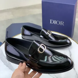 Dior काला चांदी चमकदार पेटेंट लेदर एक पट्टा लोफर