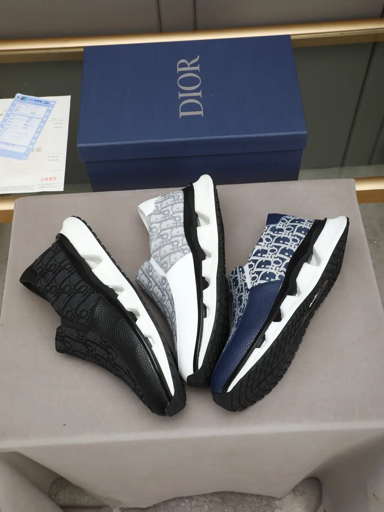 Tênis Lifestyle Dior Preto e Branco com tecido monogramado e toe cap de couro granulado 2