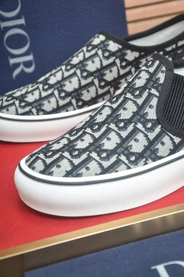 Dior Tênis Lifestyle Canvas Preto e Branco Monogram Slip-On 2