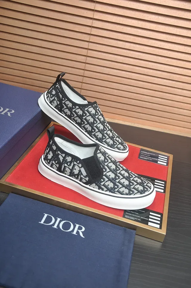 Dior Tênis Lifestyle Canvas Preto e Branco Monogram Slip-On 4