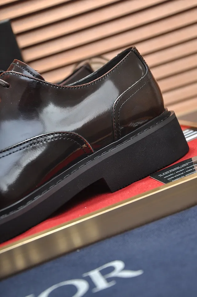 Dior Sapatos Oxford de Couro Polido com Bico Cap Marrom 2