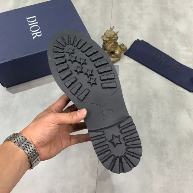 Dior برغوندي بني بروغ جناح كامل 3
