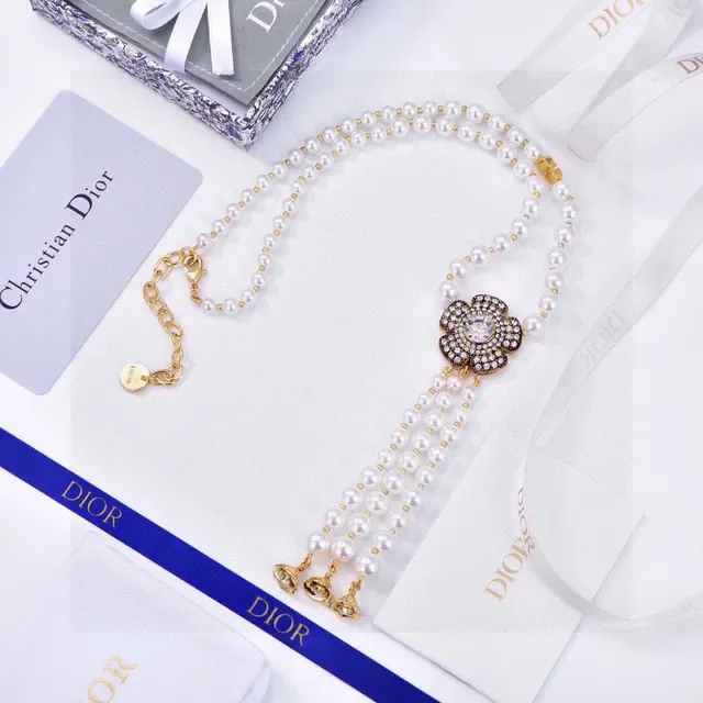 Dior Boucles d'oreilles Florales en Cristal et Perle avec Frange 2
