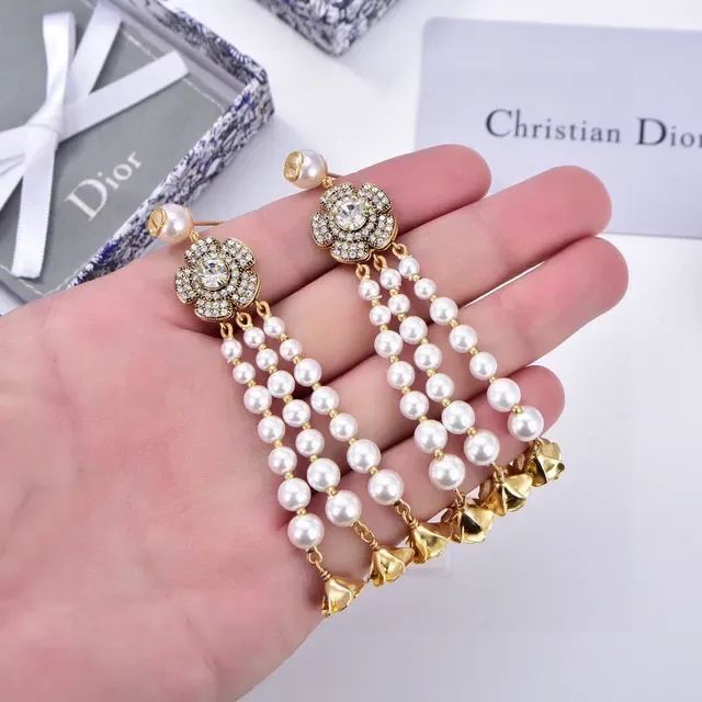 Dior Boucles d'oreilles Florales en Cristal et Perle avec Frange 9
