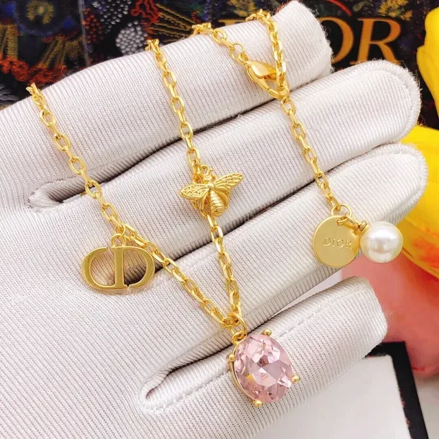 Dior 镀金 CD 和蜜蜂坠饰 粉色石头项链 4