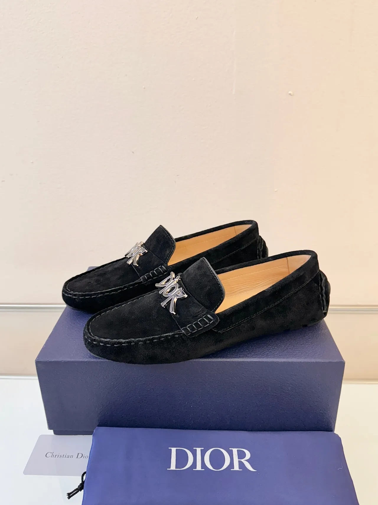 Dior Loafer Camurça Preto Prata Fivela de Metal Loafer 2