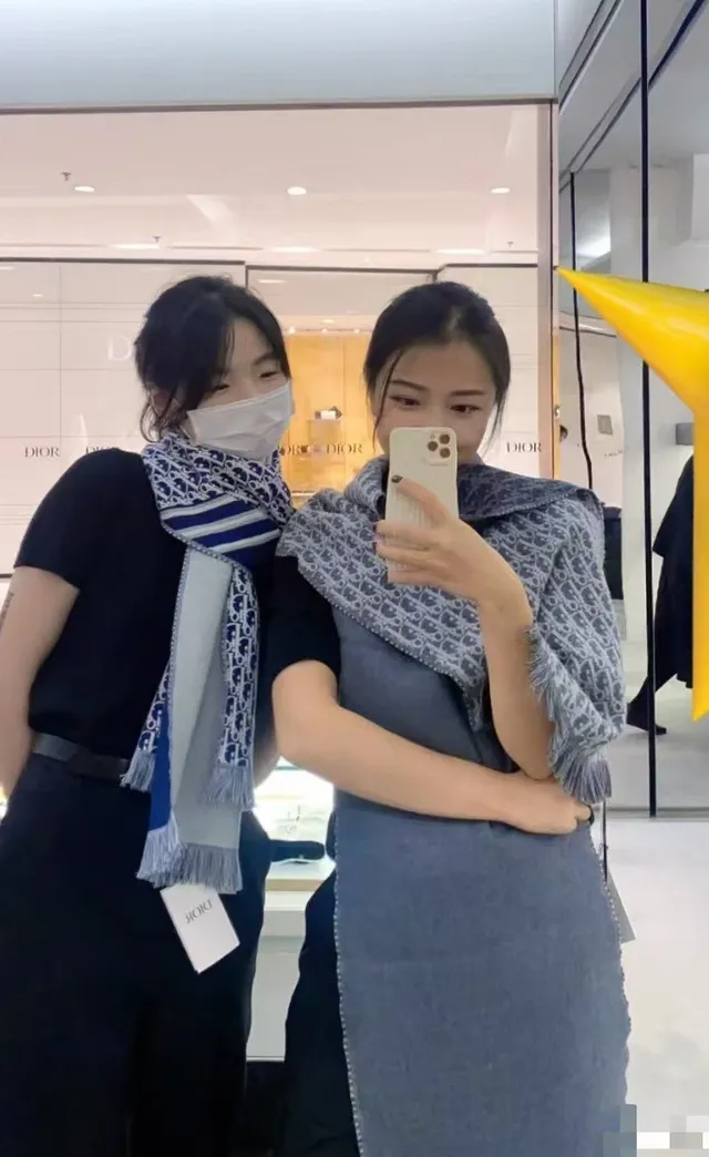 Dior Monogram Knit Cashmere Scarf 3