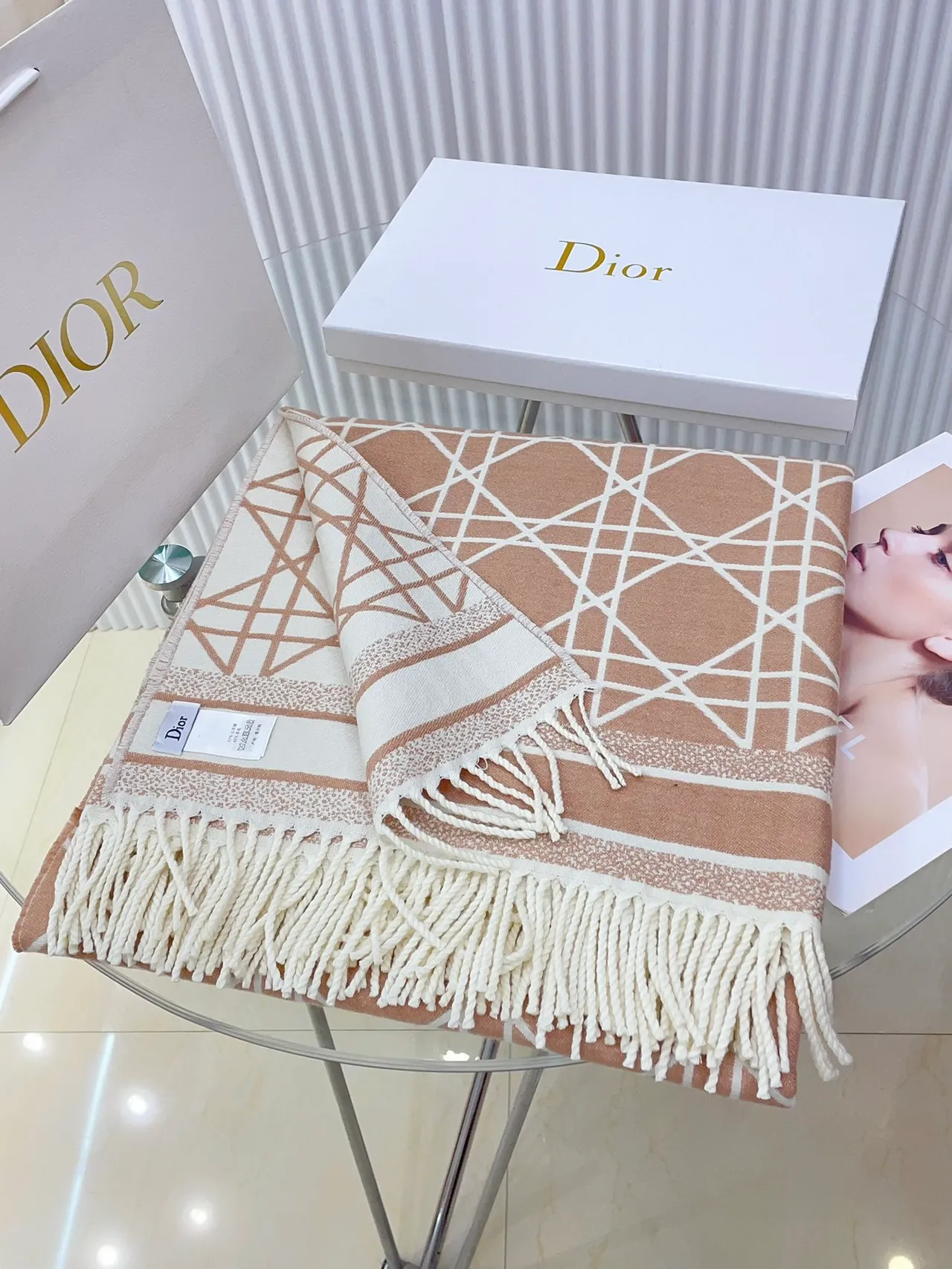 Écharpe Dior Oblique Geometric Lattice Beige et Blanc en Cachemire 5