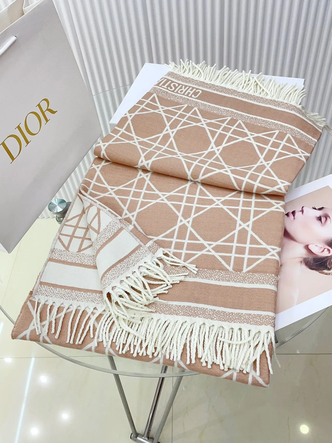 Écharpe Dior Oblique Geometric Lattice Beige et Blanc en Cachemire 2