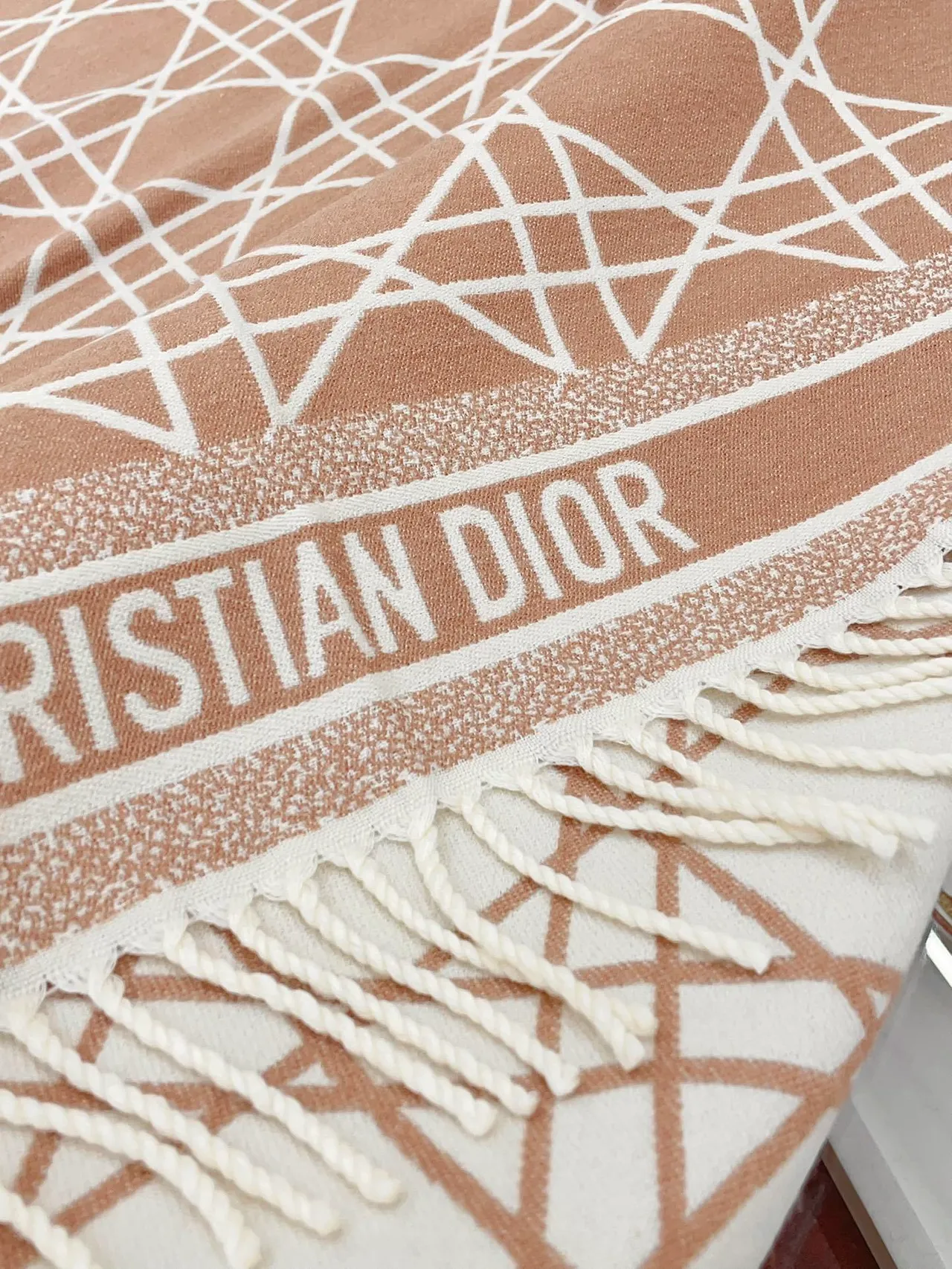Écharpe Dior Oblique Geometric Lattice Beige et Blanc en Cachemire 8