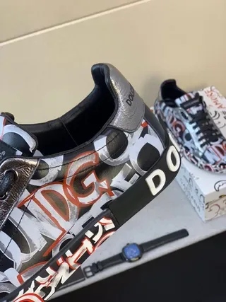 Dolce & Gabbana أحذية أسلوب حياة مع لوحات معدنية فضية لامعة وجزء علوي متعدد الألوان أسود مطبوع جرافيكي 5