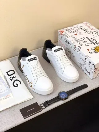 Dolce & Gabbana Portofino Branco Preto Couro Superior Logo Script Dourado Tênis Lifestyle 2