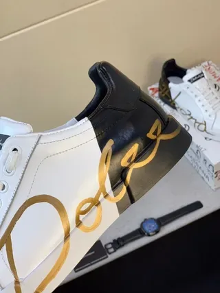 Dolce & Gabbana Portofino Branco Preto Couro Superior Logo Script Dourado Tênis Lifestyle 6
