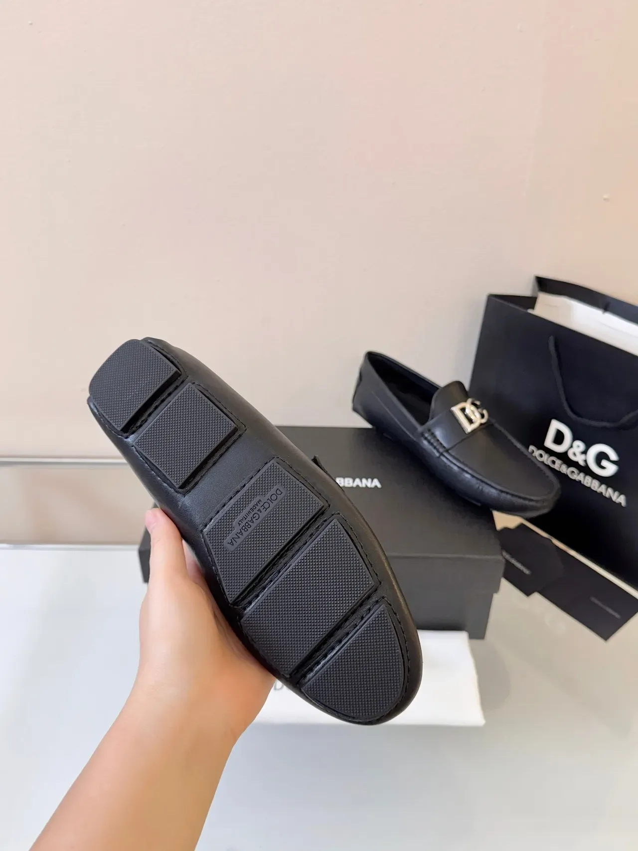 Dolce & Gabbana DG Mocassins Pretos de Couro com Fivela de Metal 5
