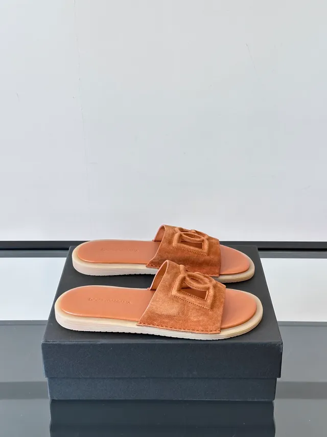 Dolce & Gabbana DG شرائح سويد Logo-Cutout نعال 10