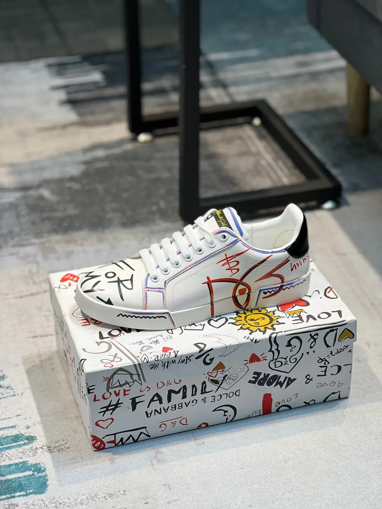 Dolce & Gabbana Family tênis lifestyle branco multicolor graffiti-print desenhado à mão doodle 1