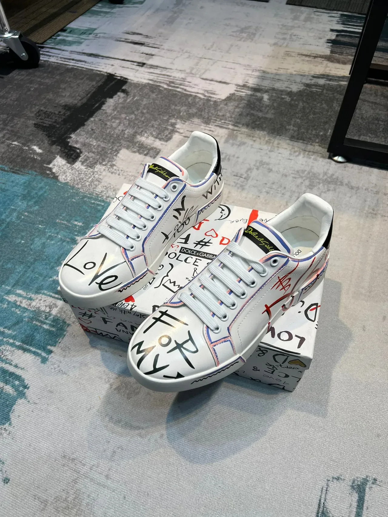 Dolce & Gabbana Family tênis lifestyle branco multicolor graffiti-print desenhado à mão doodle 5