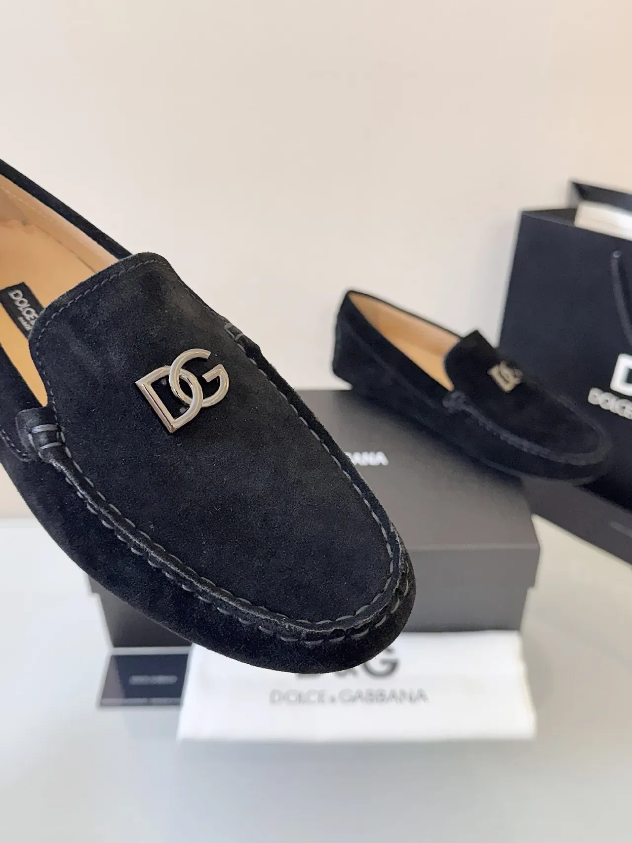 Dolce & Gabbana Portofino Preto Bege Couro Aveludado Superior Fivela Metal DG Mocassim 3
