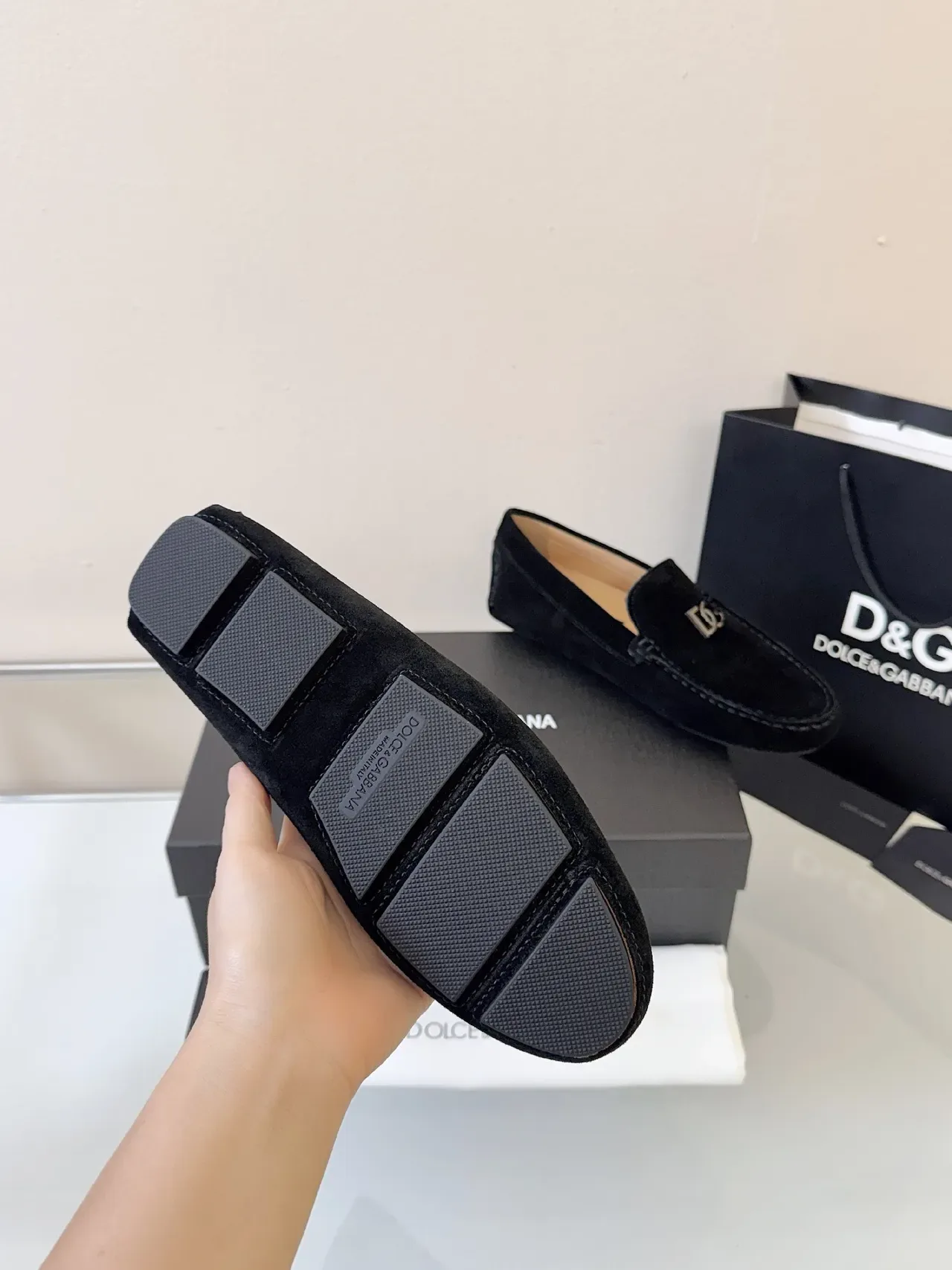 Dolce & Gabbana Portofino Preto Bege Couro Aveludado Superior Fivela Metal DG Mocassim 5