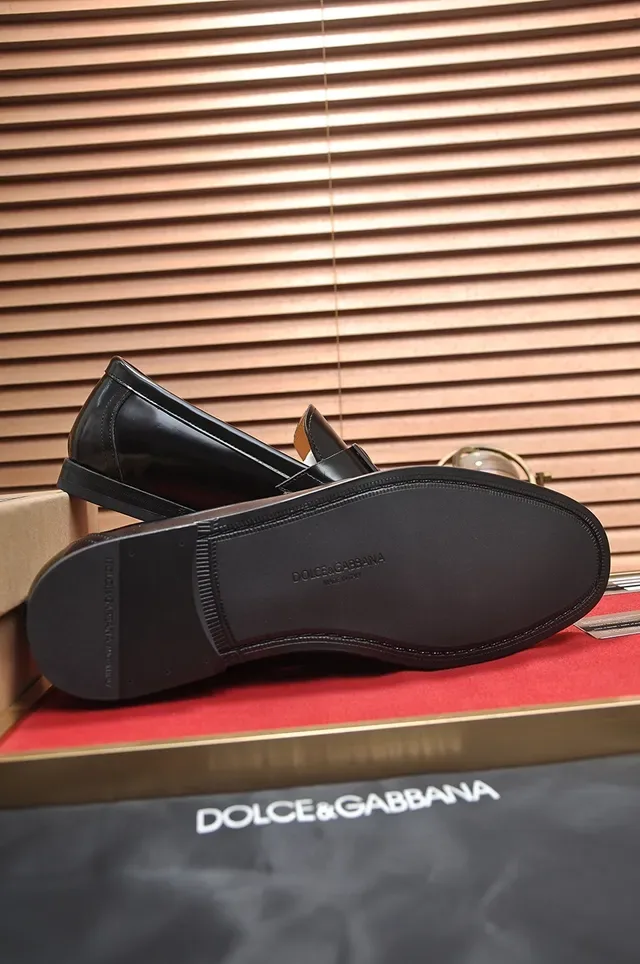 Dolce & Gabbana Portofino أسود بني جلد لامع مشبك DG Logo مكاسين 3