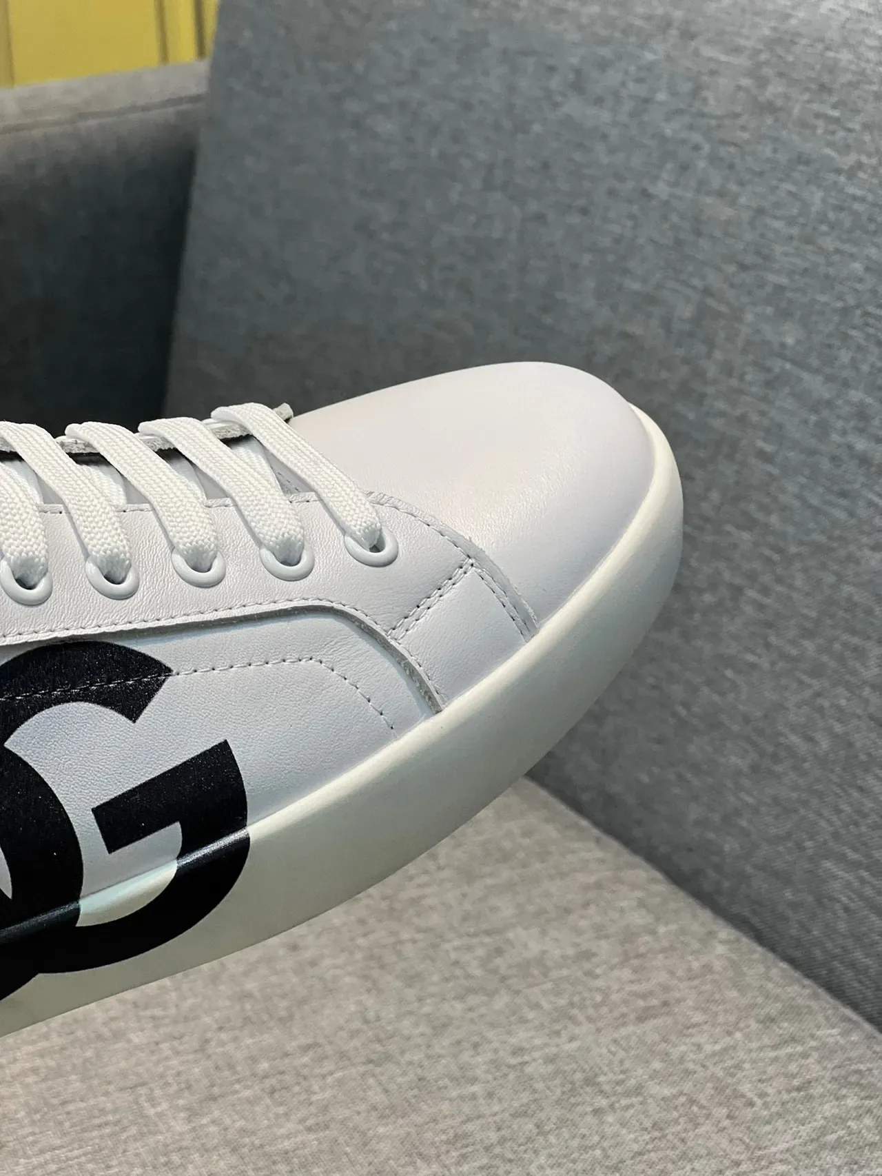 Dolce & Gabbana Portofino Branco Preto Couro Superior Bold Monogram Tênis Lifestyle 2