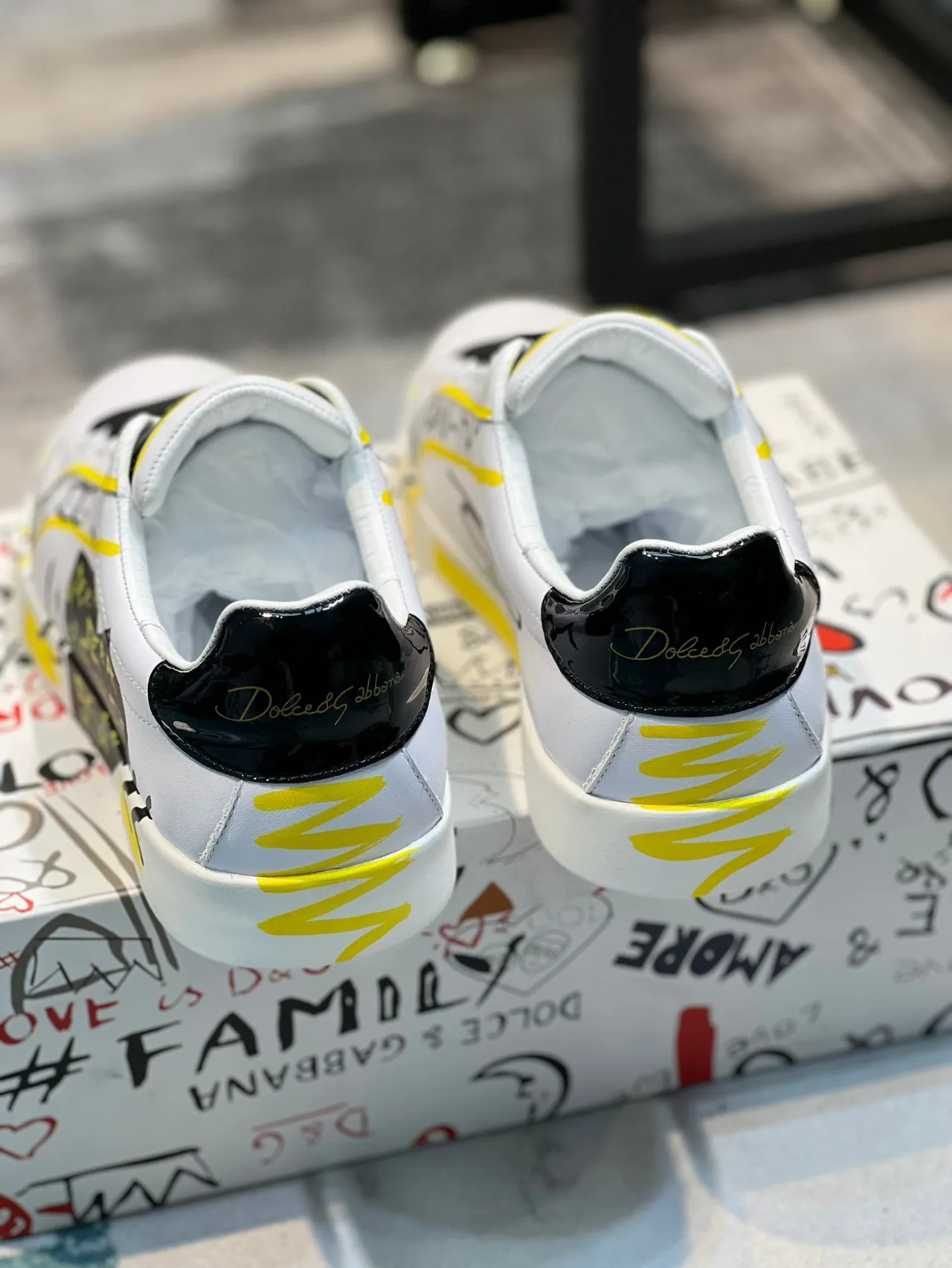 Dolce & Gabbana Blanc Jaune Cuir Supérieur Impression Graffiti Superposition Sneakers Style de vie 2
