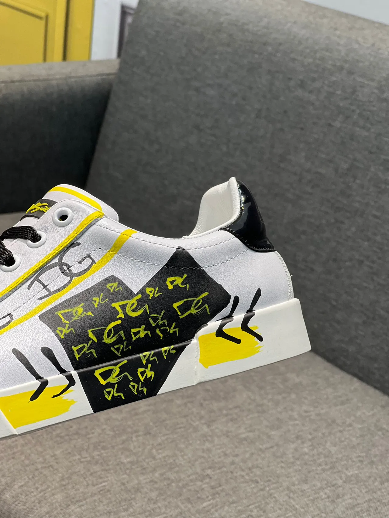 Dolce & Gabbana Blanc Jaune Cuir Supérieur Impression Graffiti Superposition Sneakers Style de vie 8