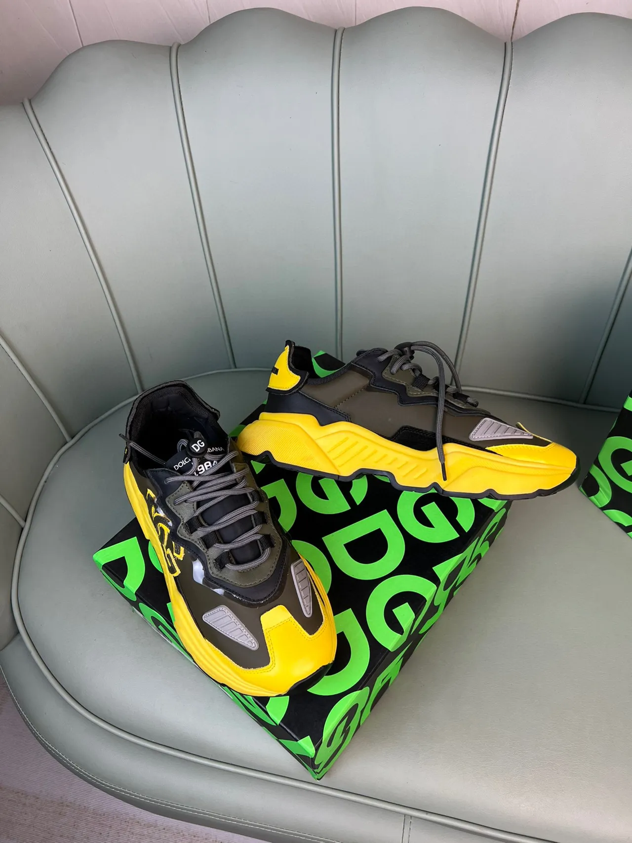 Dolce & Gabbana Amarelo Verde do Exército Oversized Monogram Sola Esculpida Tênis Chunky 7
