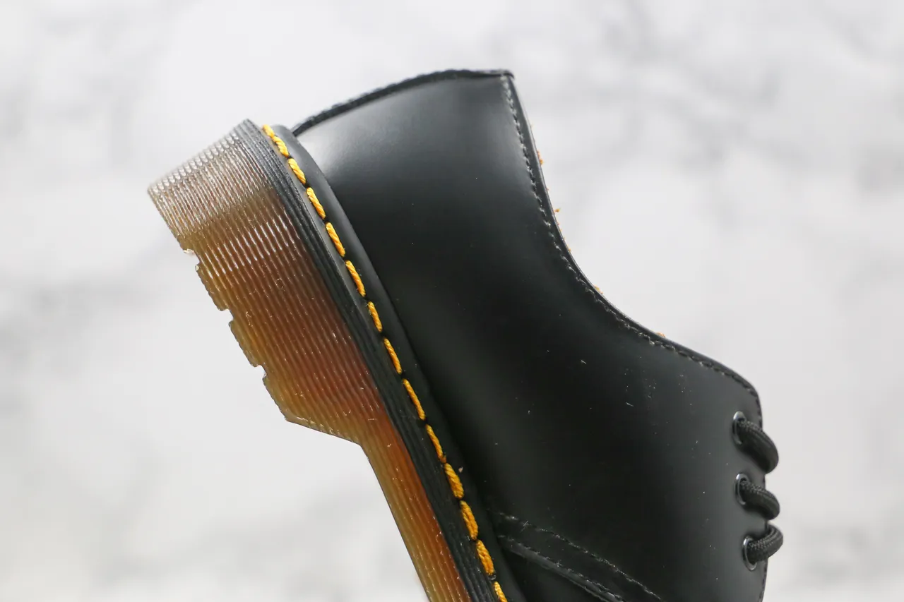 Dr. Martens 1461 Chaussures Oxford en Cuir Lisse avec Coutures en Welt, Noir et Jaune 4