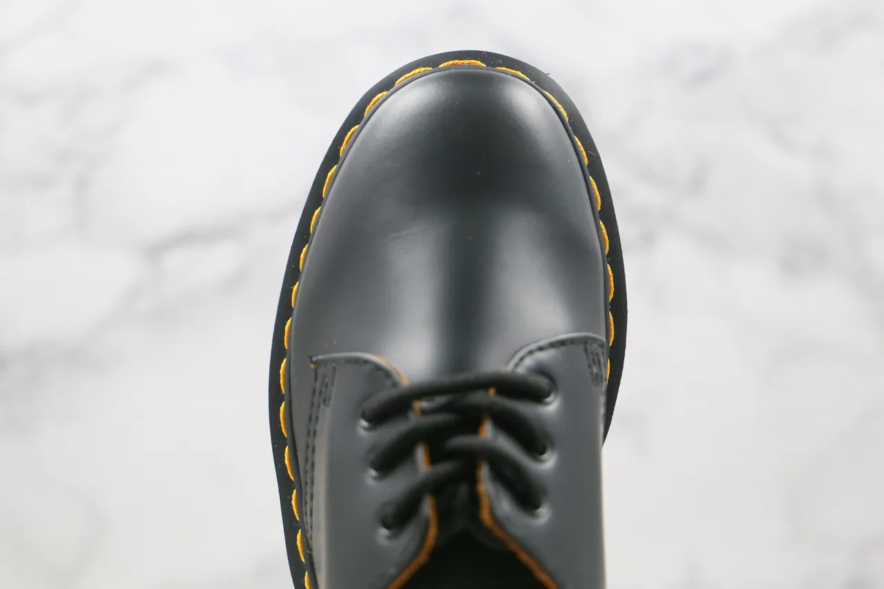 Dr. Martens 1461 Chaussures Oxford en Cuir Lisse avec Coutures en Welt, Noir et Jaune 5