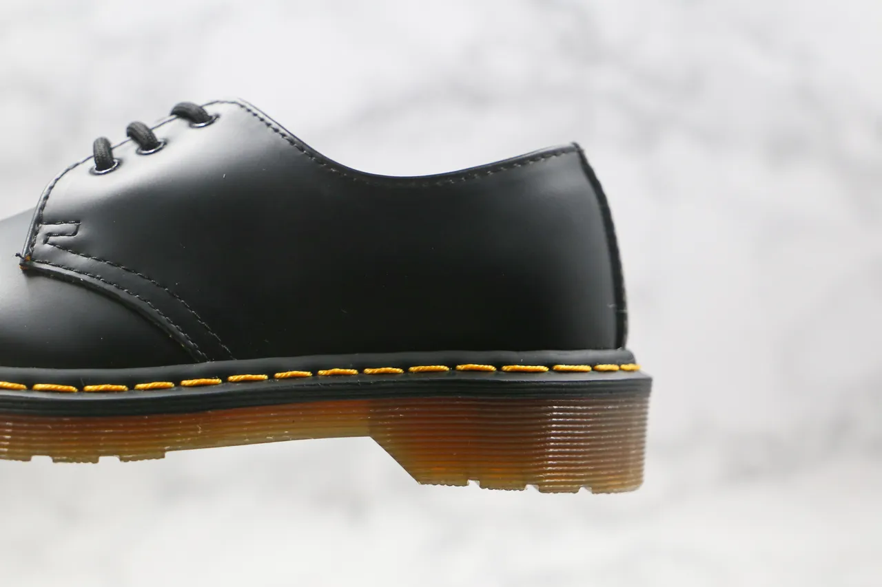 Dr. Martens 1461 Chaussures Oxford en Cuir Lisse avec Coutures en Welt, Noir et Jaune 6