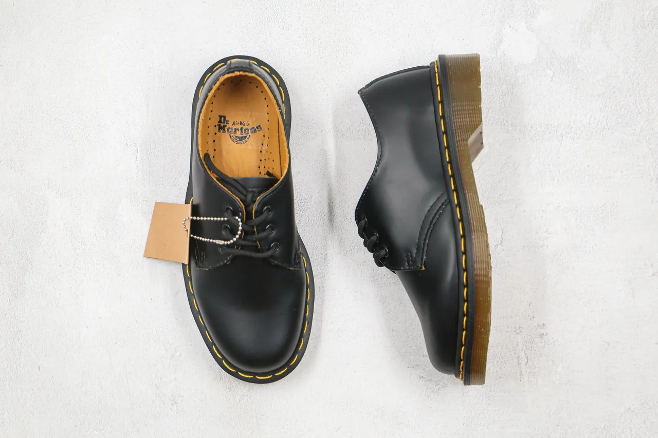 Dr. Martens 1461 Chaussures Oxford en Cuir Lisse avec Coutures en Welt, Noir et Jaune 7