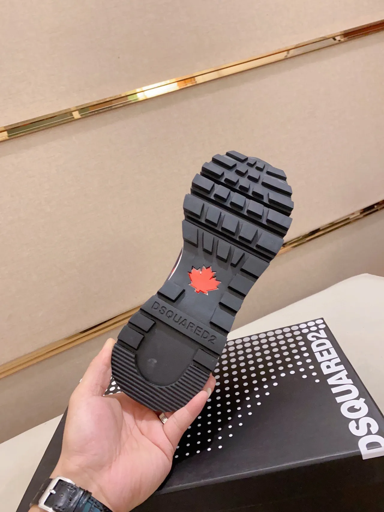 Dsquared2 ICON حذاء رياضي لايف ستايل رمادي لوجو Oversized 2