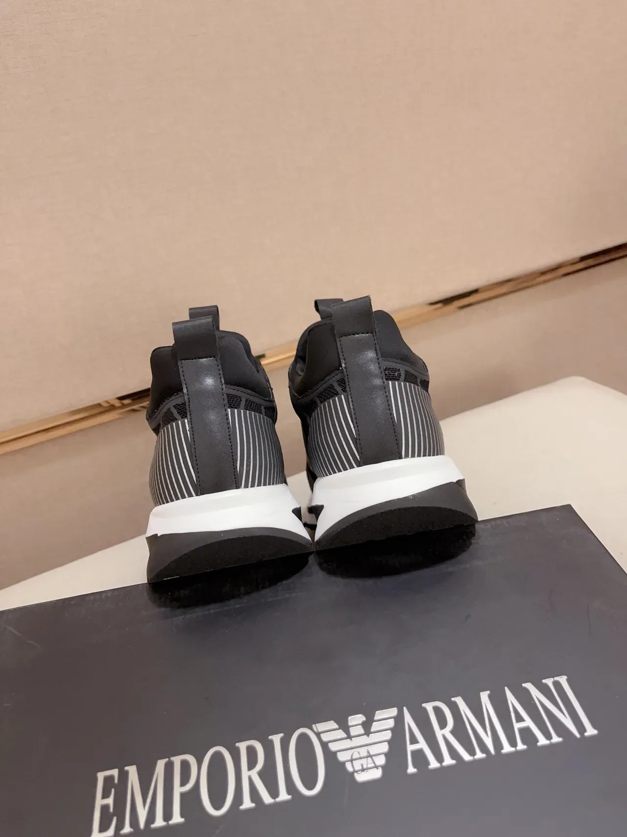 Emporio Armani أسود فضي شبكة تريكو علوية قفل الرباط مدمج أحذية أسلوب حياة 3