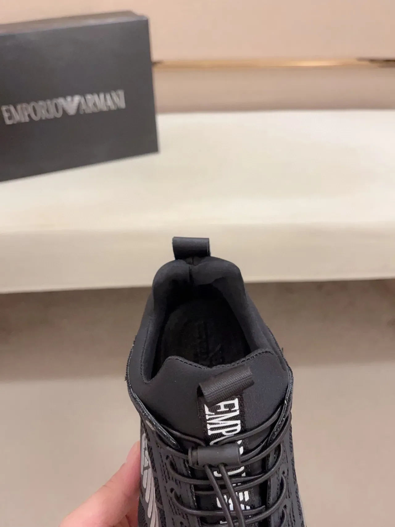 Emporio Armani أسود فضي شبكة تريكو علوية قفل الرباط مدمج أحذية أسلوب حياة 5