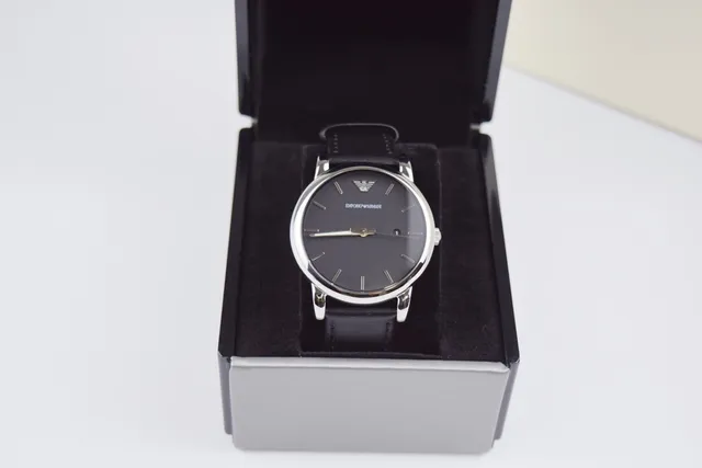 Emporio Armani Montre Minimaliste Cadran Noir Quartz 4